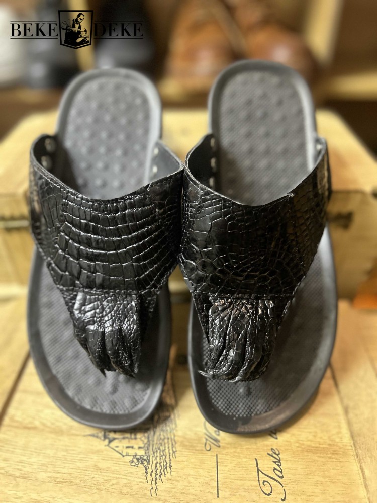 Flip Flop Leather Men - รองเท้าแตะหนังแท้สำหรับผู้ชาย แฟชั่นลายหนังจระเข้ รองเท้าลำลองแบบสวม พื้นเรียบ สีดำ แบบหนีบ
